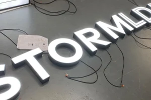 ilustrasi letter signage